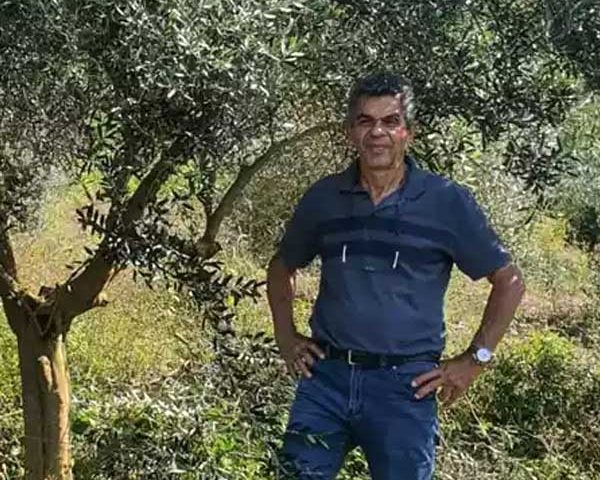 Produtor Moacir Batista do Nascimento Filho, em sua plantação em Catas Altas da Noruega